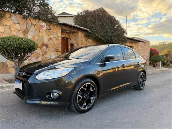 FORD FOCUS 2.0 TITANIUM SEDAN 16V FLEX 4P POWERSHIFT FORD FOCUS 2.0 TITANIUM SEDAN 16V FLEX 4P POWERSHIFT